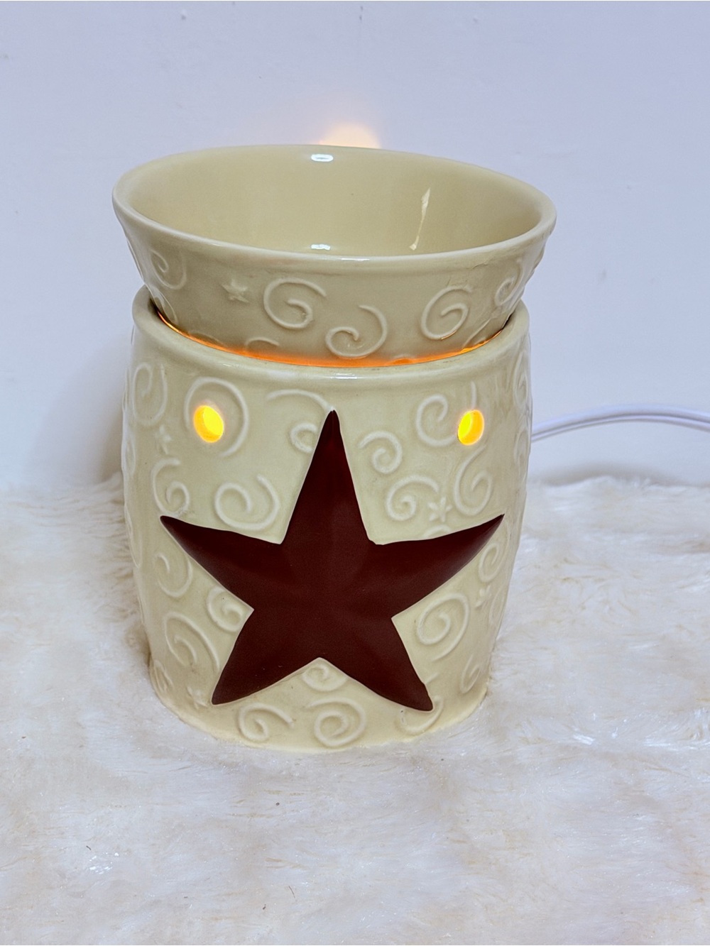 Scentsy Ceramic Star Oil Warmer in Cream with Brown Accent